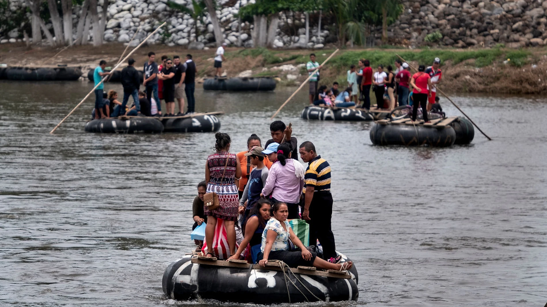 El río Suchiate en la frontera de Guatemala con México. Cada día decenas de migrantes cruzan este río como un primer paso en su viaje hacia el sueño estadounidense.