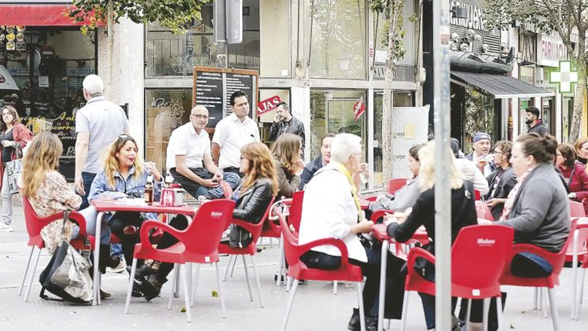 Las terrazas en Madrid pagan por los metros cuadrados que ocupan y por la categoría económica de la calle en la que se ubican