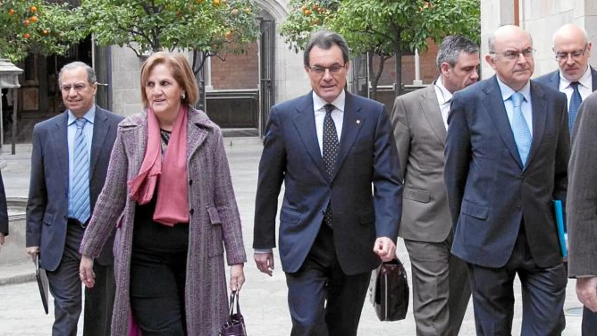 Mas, ayer, junto a los máximos responsables de los organismos de control público en Cataluña