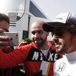 El piloto español de McLaren Fernando Alonso, durante la segunda jornada de entrenamientos