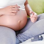 Una embarazada con un cigarrillo