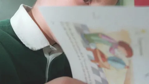 La mitad de las familias españolas compra libros de texto por Internet