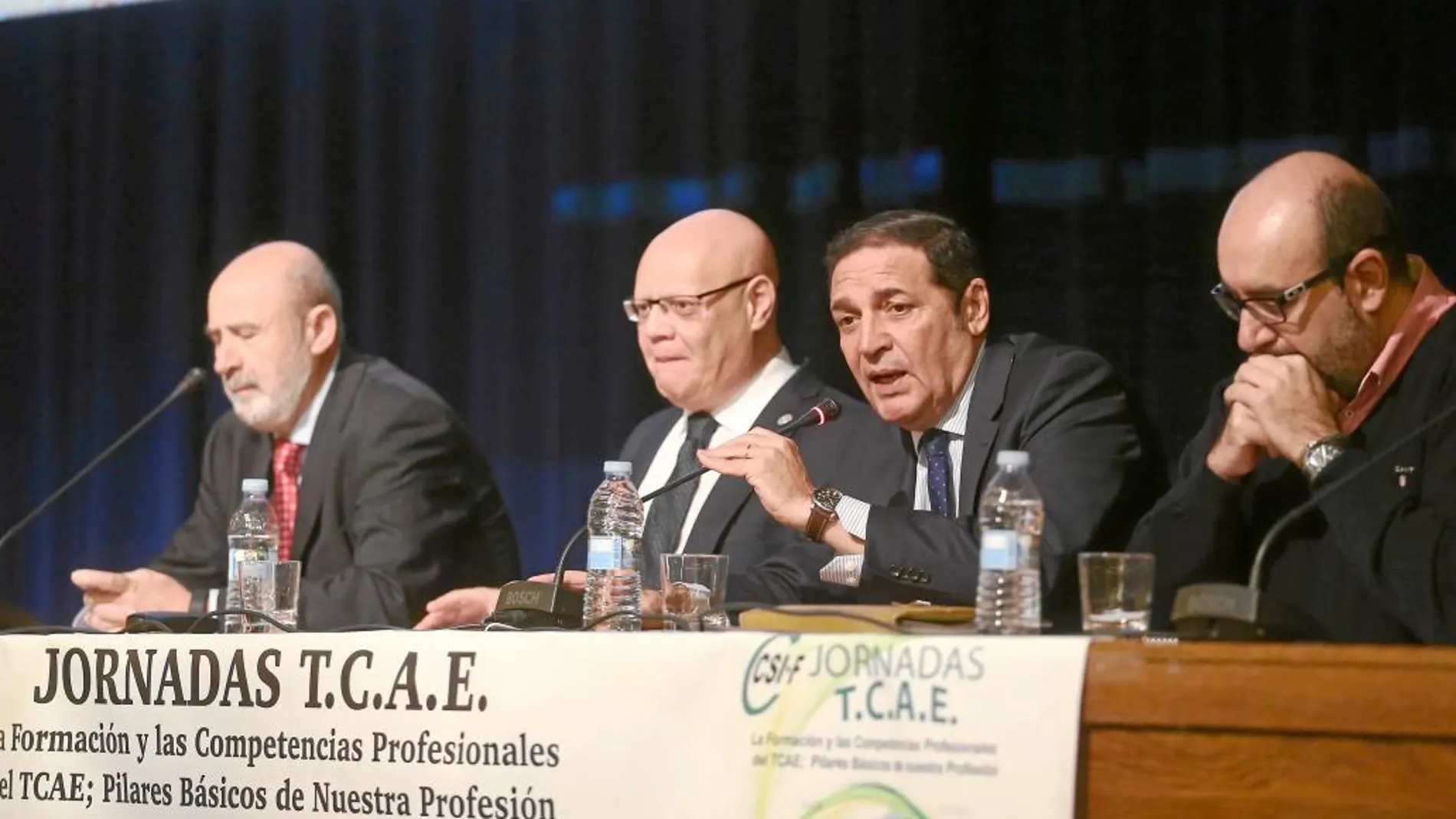 El consejero de Sanidad, Antonio María Sáez Aguado, intervine en la jornada de formación del CSI-F