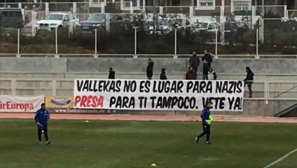 Pancarta contra la llegada de Zozulya al Rayo