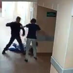 Momento en el que la enfermera trata de mediar en la agresión y también sufre la ira del hombre, en estado de embriaguez