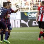 El jugador del Eibar Saúl Berjón (2i) celebra su gol ante el Athletic