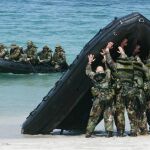 Un escuadrón de la Marina de EE UU en la isla de Okinawa, en Japón