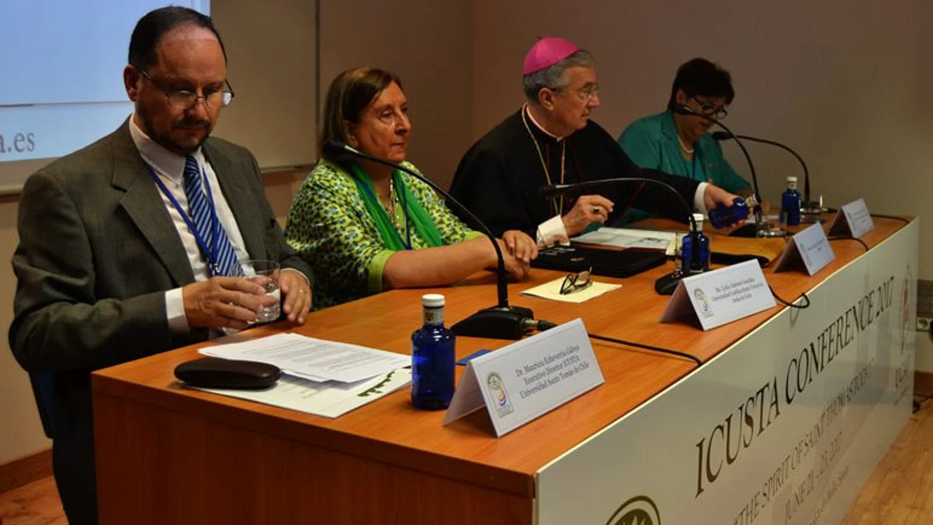 Mauricio Echeverría, Lydia Jiménez, Monseñor Jean-Louis Bruguès y María del Rosario Sáez Yuguero abren la Conferencia