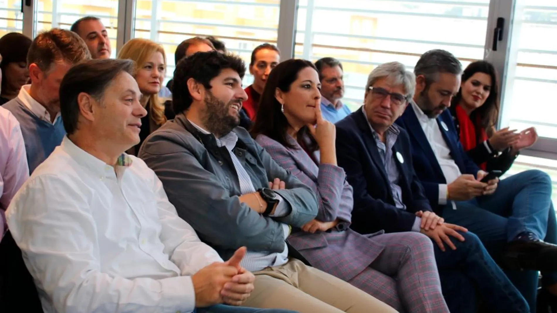 El presidente del PP en la Región, Fernando López Miras, junto a la nueva presidenta del PP de Bullas y candidata a la alcaldía, María Antonia Abril. LA RAZÓN