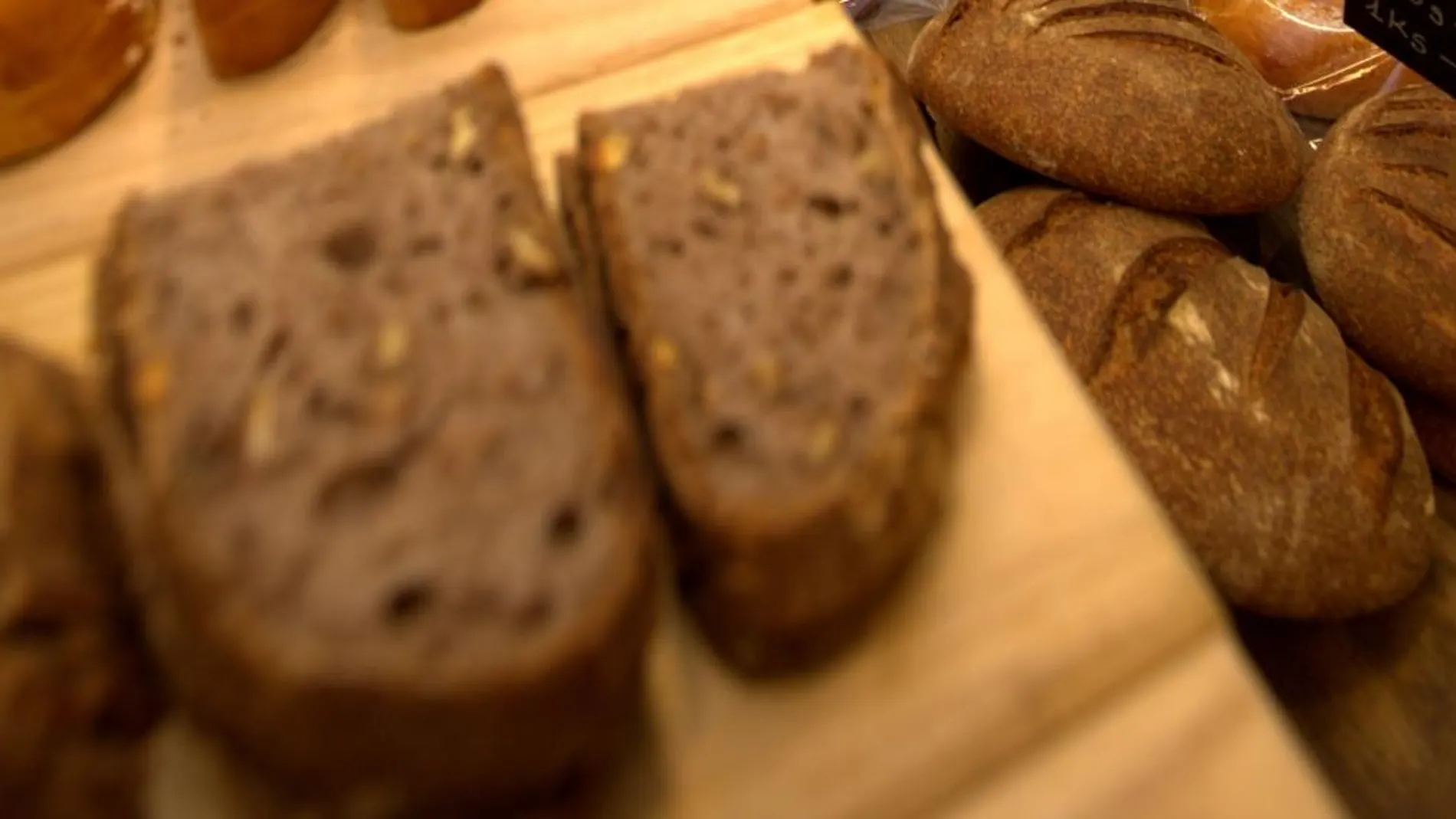 Los panaderos piden quitar del refranero el «pan con pan comida de tontos»
