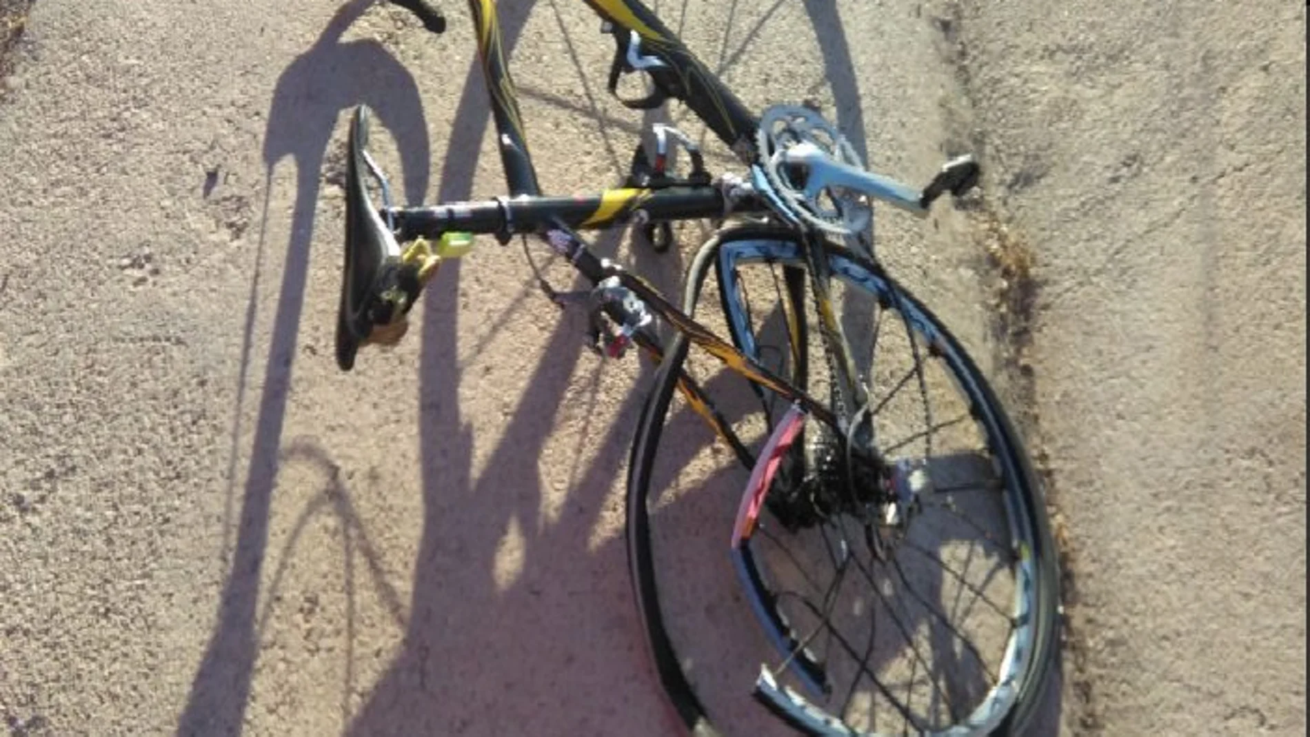 Estado en el que quedó la bicicleta del deportista atropellado en Águilas