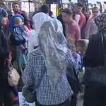 Momento en el que el grupo de refugiados llega al aeropuerto