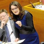 El presidente del Consell, Ximo Puig, junto a la vicepresidenta Mónica Oltra, en la última sesión de control de Les Corts