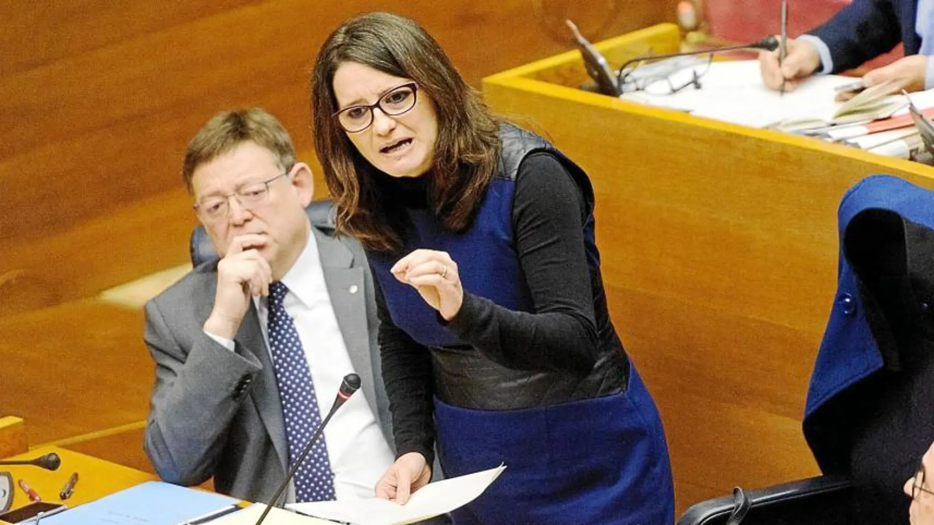 El presidente del Consell, Ximo Puig, junto a la vicepresidenta Mónica Oltra, en la última sesión de control de Les Corts