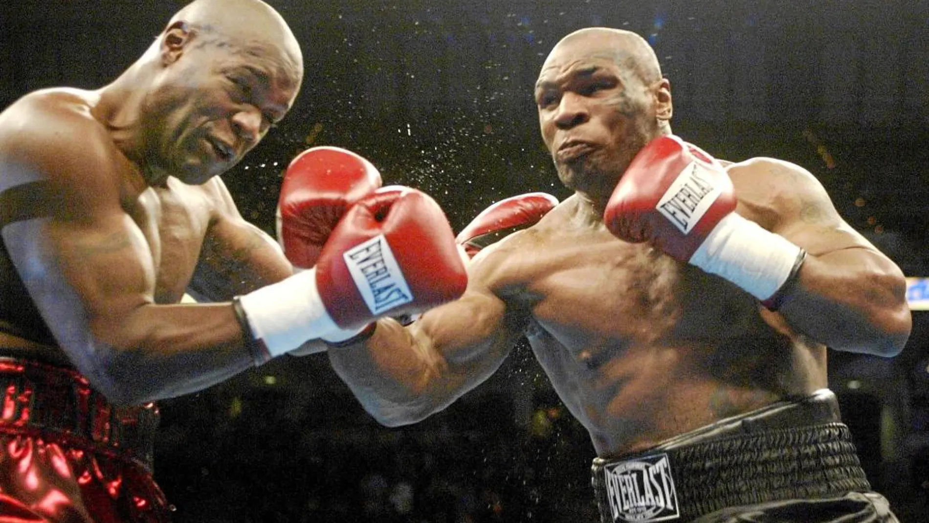 Tyson, durante el combate que mantuvo con Clifford Etienne en 2003. Lo noqueó en el primer round, en apenas 49 segundos