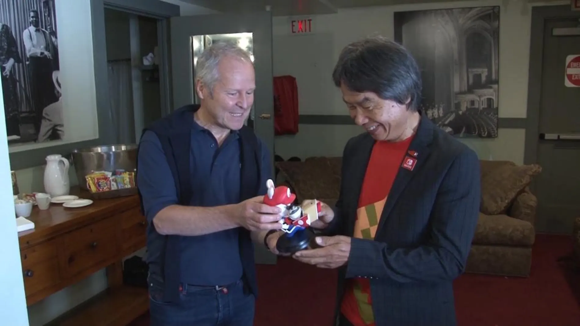 El presidente de Ubisoft, Yves Guillemot (i), junto al creador de «Super Mario» Shigeru Miyamoto