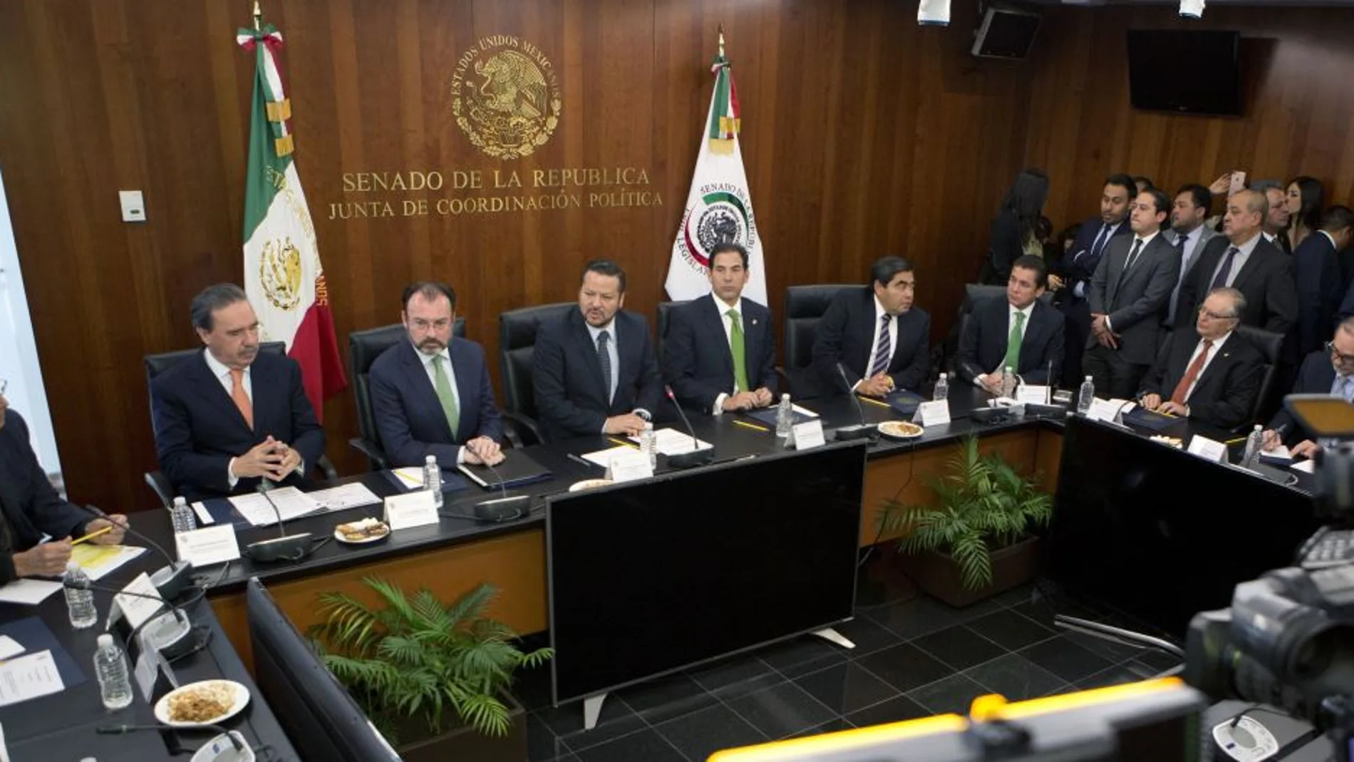 El canciller mexicano, Luis Videgaray, ayer durante una reunión en el Senado, en preparación del viaje a Estados Unidos