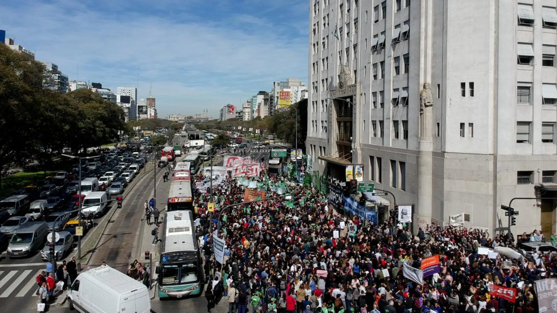 Protestas en Buenos Aires contra la política económica del Gobierno. Foto: Ap