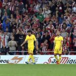 Los jugadores del Athletic, Aritz Aduriz (i) y Beñat (2i), celebran el tercer gol del equipo bilbaino, durante el encuentro
