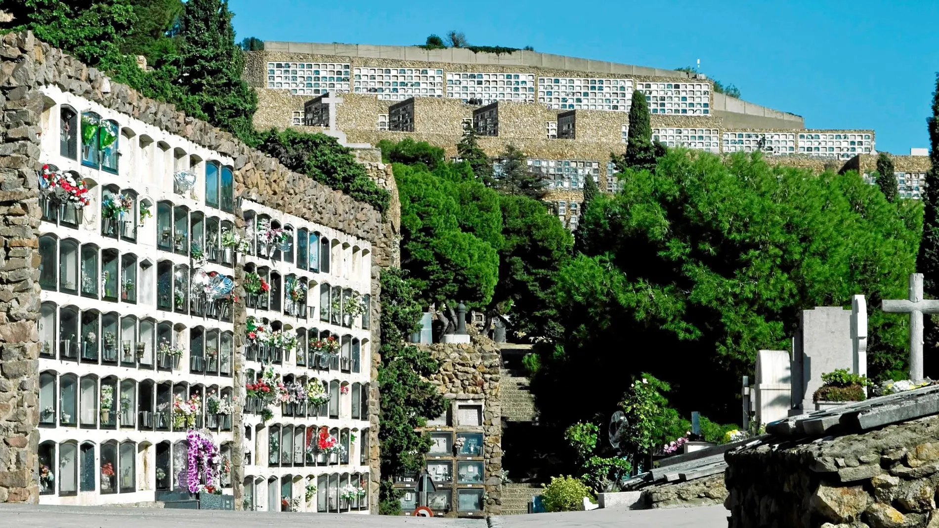 En la imagen, el cementerio de Montjuïc de Barcelona, el más grande de la ciudad