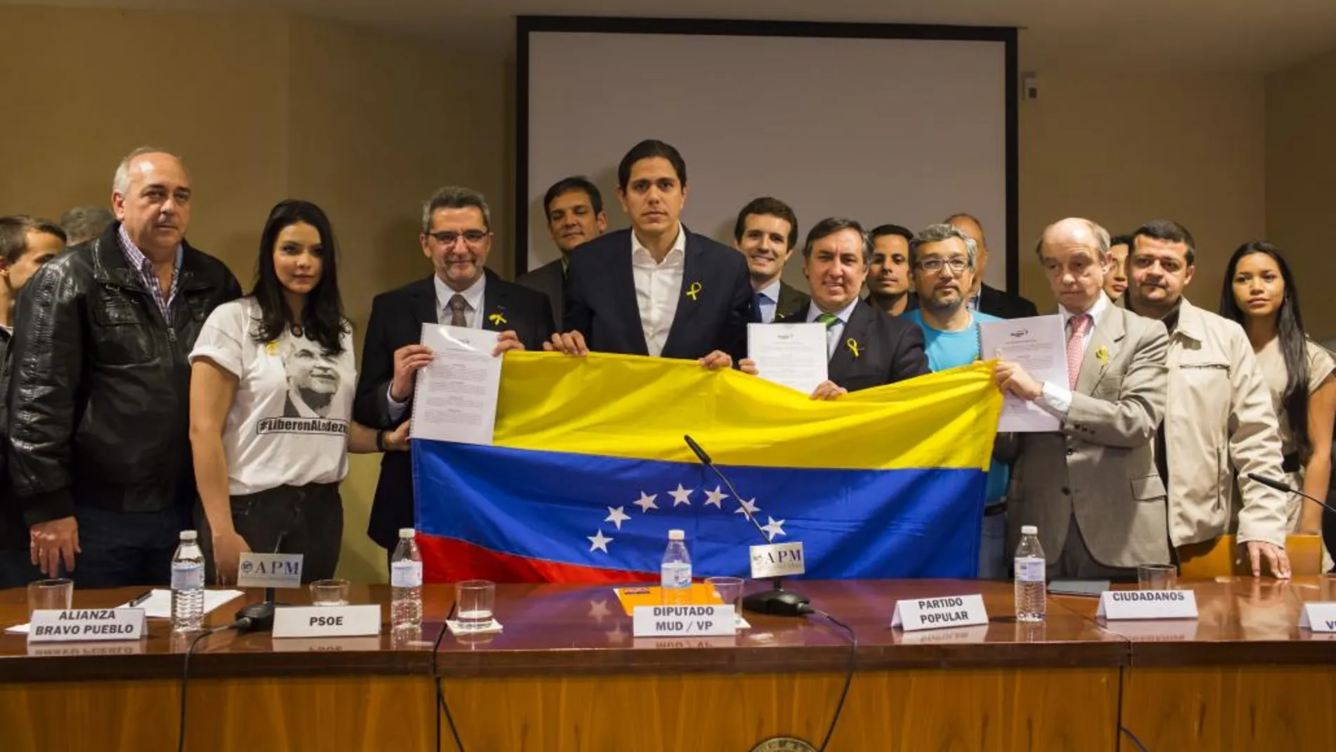 Diputados españoles y opositores en la presentación del Informe de la Organización de Estados Americanos (OEA) sobre Venezuela