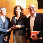 El portavoz de Ciudadanos en Cartagena, Manuel Padín (d) junto a los ponentes que participaron en las jornadas sobre Construcciones heroicas y singulares de España, que se celebró ayer en la ciudad portuaria. LA RAZÓN