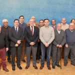 El presidente de la Diputación de Valladolid, Jesús Julio Carnero, mantiene una reunión técnica con alcaldes en Fresno