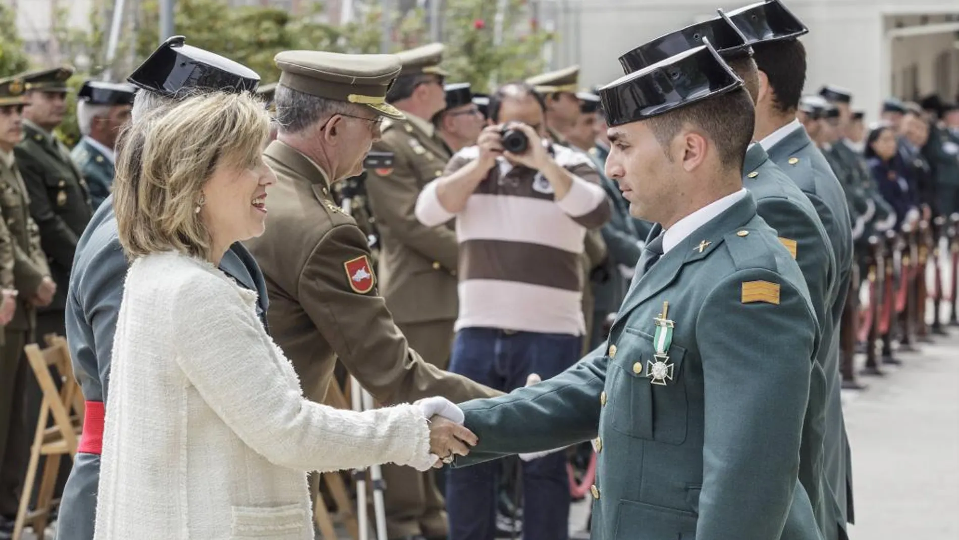 María José Salgueiro asiste a la toma de posesión del teniente coronel, Alfonso Martín, en Burgos