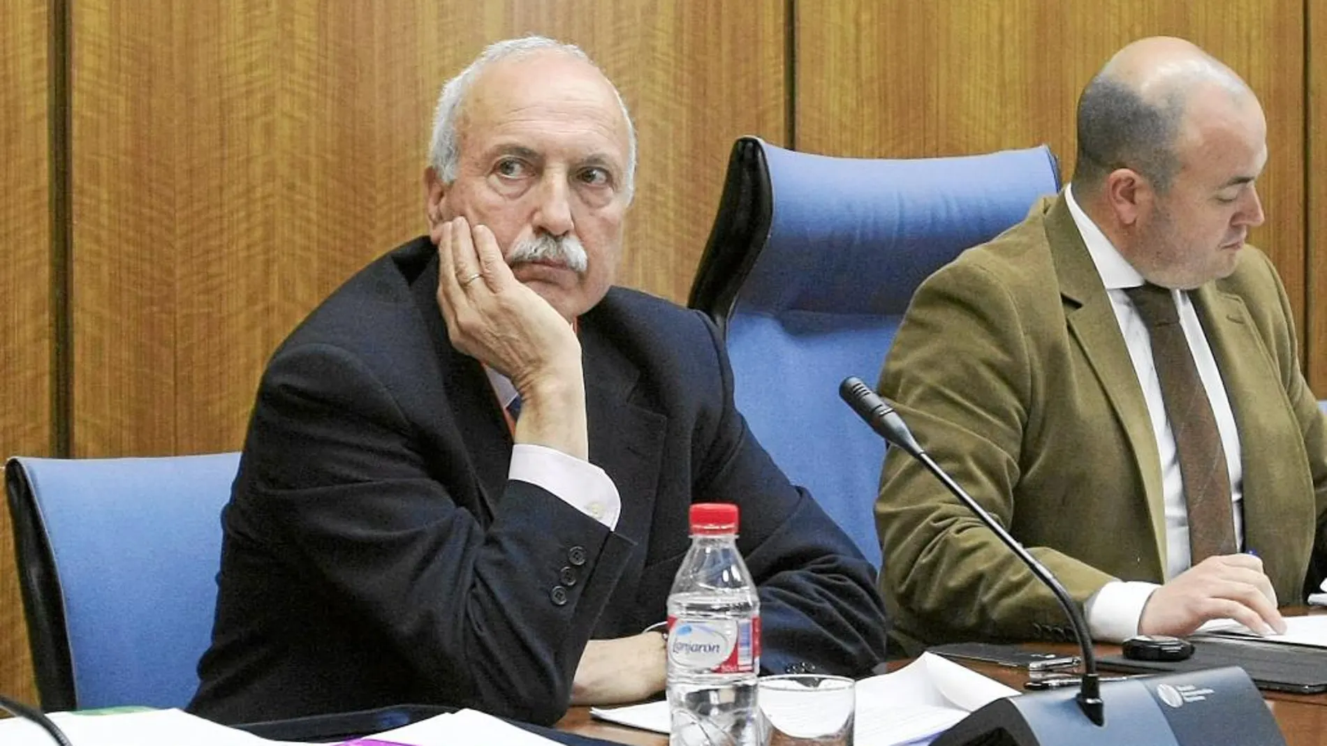 Miguel Gutiérrez, a la izquierda, fue uno de los cuatro interventores de la Junta que comparecieron ayer