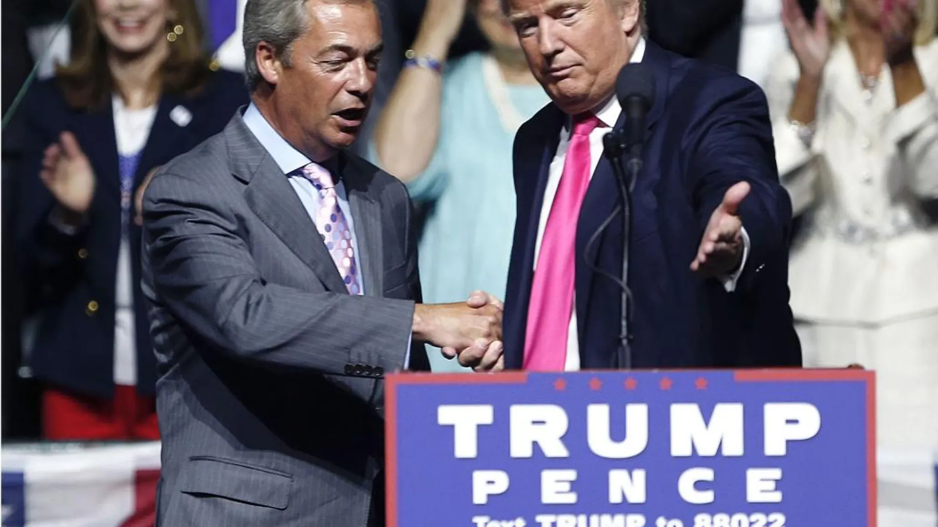Trump y Farage en uno de los mítines de la campaña a la presidencia de EE.UU.