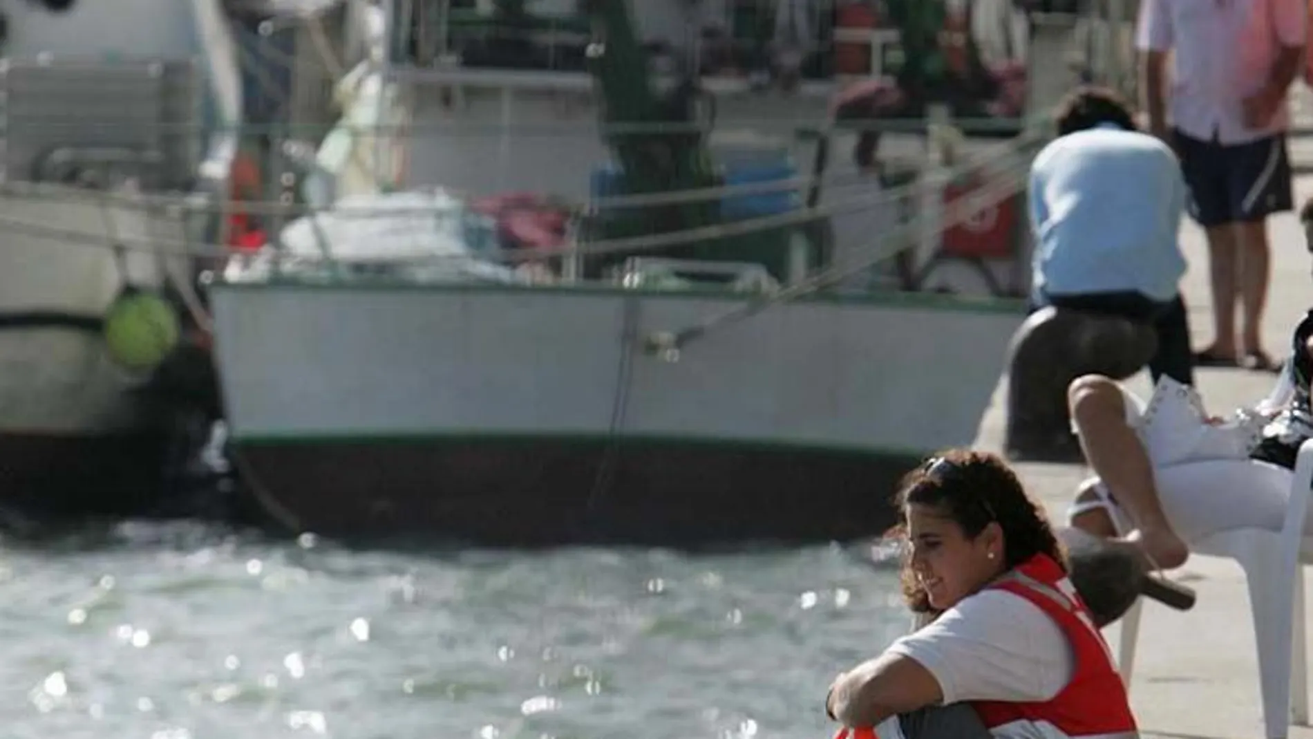 Barcos amarrados a puerto, a la espera de salir a faenar