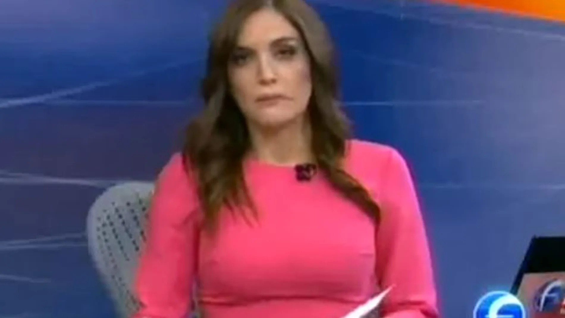 Momento en el que la periodista es consciente de su error