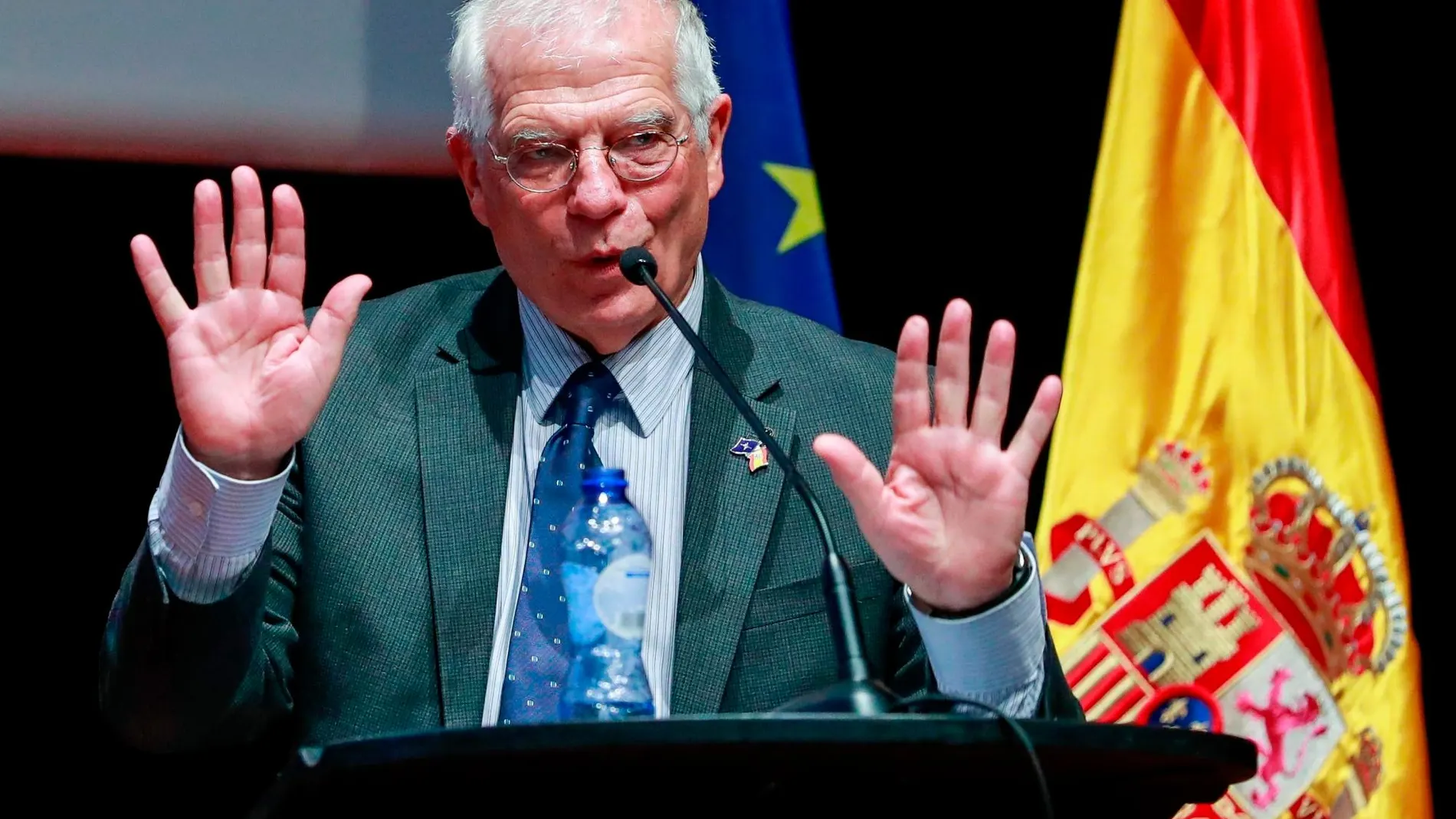 Josep Borrell, ministro de Asuntos Exteriores, durante su discurso en Bruselas sobre el 40 aniversario de la Constitución Española.