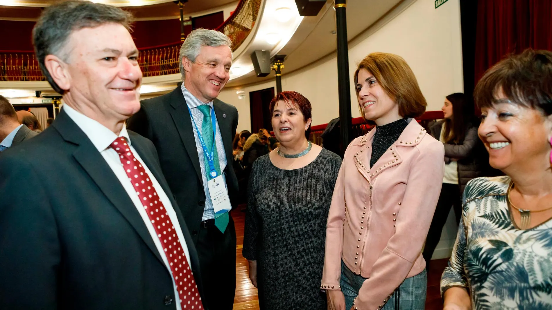 El presidente de la Diputación Provincial, Francisco Vázquez; el presidente de UNAV, Carlos Garrido; la alcaldesa de Segovia, Clara Luquero; la diputada de turismo, Magdalena Rodríguez y la concejala de patrimonio, Claudia de Santos; inauguran el Congreso de Unión Nacional de Agencias de Viajes