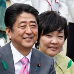 El primer ministro japonés, Shinzo Abe, y su mujer Akie, la semana pasada en Tokio