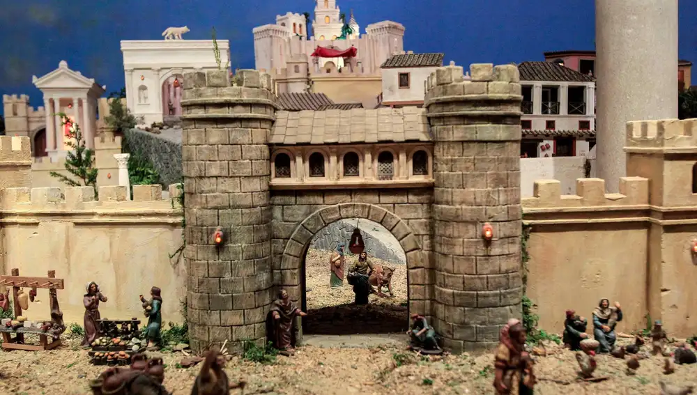 Recreación de una de las antiguas puertas de Sevilla en el belén de la Fundación Cajasol