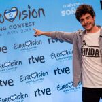 El cantante Miki Núñez posa para los medios de comunicación, tras participar anoche en la gala de "Operación Triunfo"y salir elegido por los telespectarores para viajar a Tel Aviv con el tema "La venda"/ EFE
