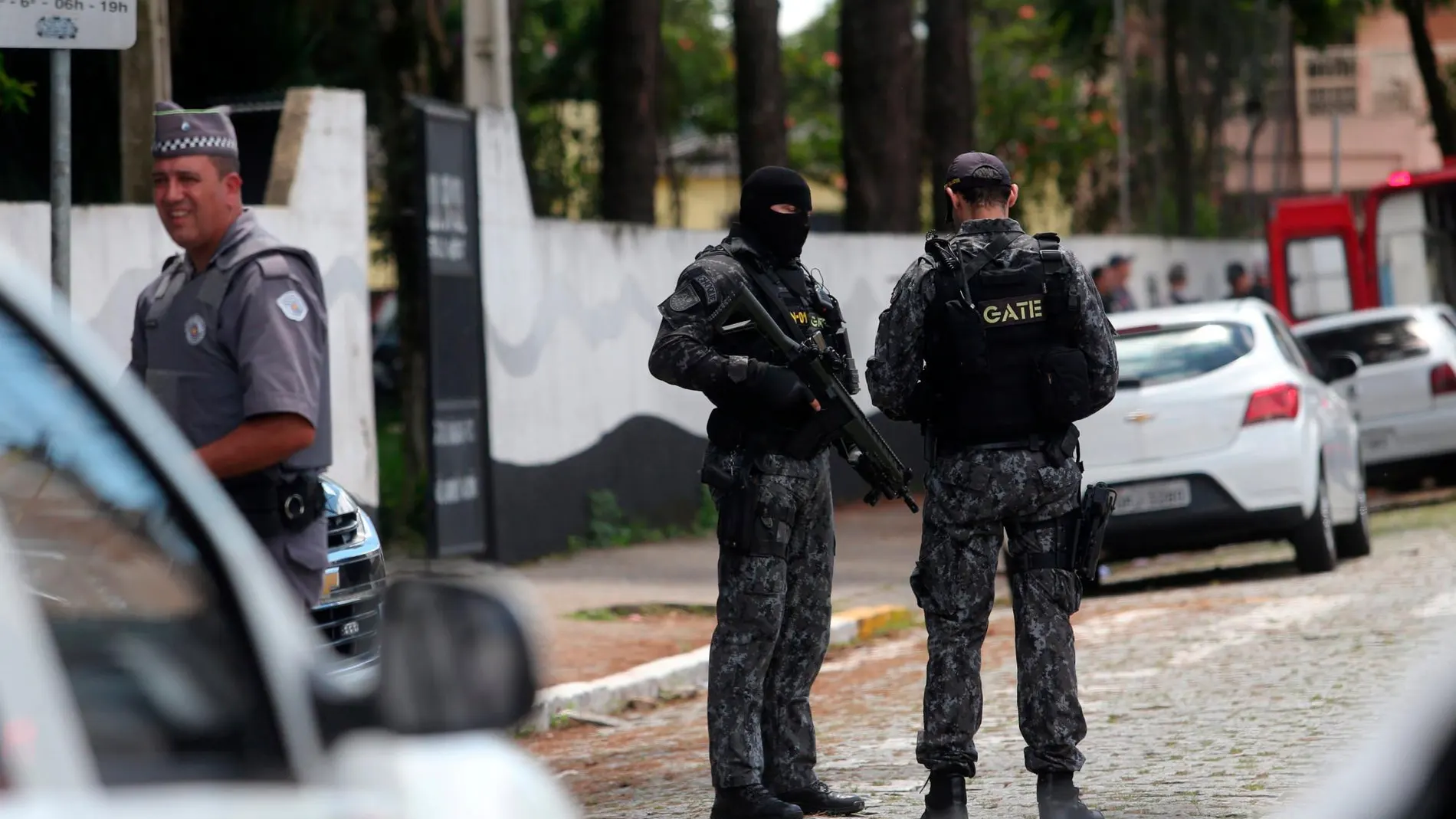 Policías en la escuela Raul Brasil después de un tiroteo en Suzano, estado de Sao Paulo, Brasil / Foto: