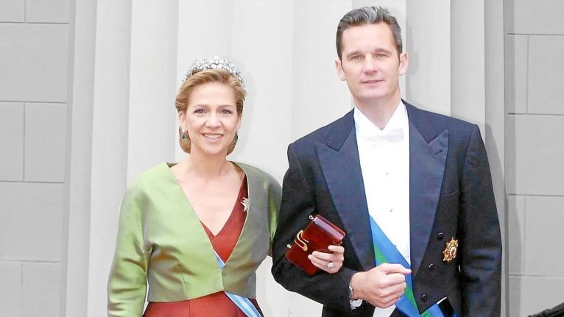 Los ex Duques de Palma, a su llegada a la catedral de Nuestra Señora en Copenhague por la boda del príncipe Federico de Dinamarca y la australiana Mary Donaldson