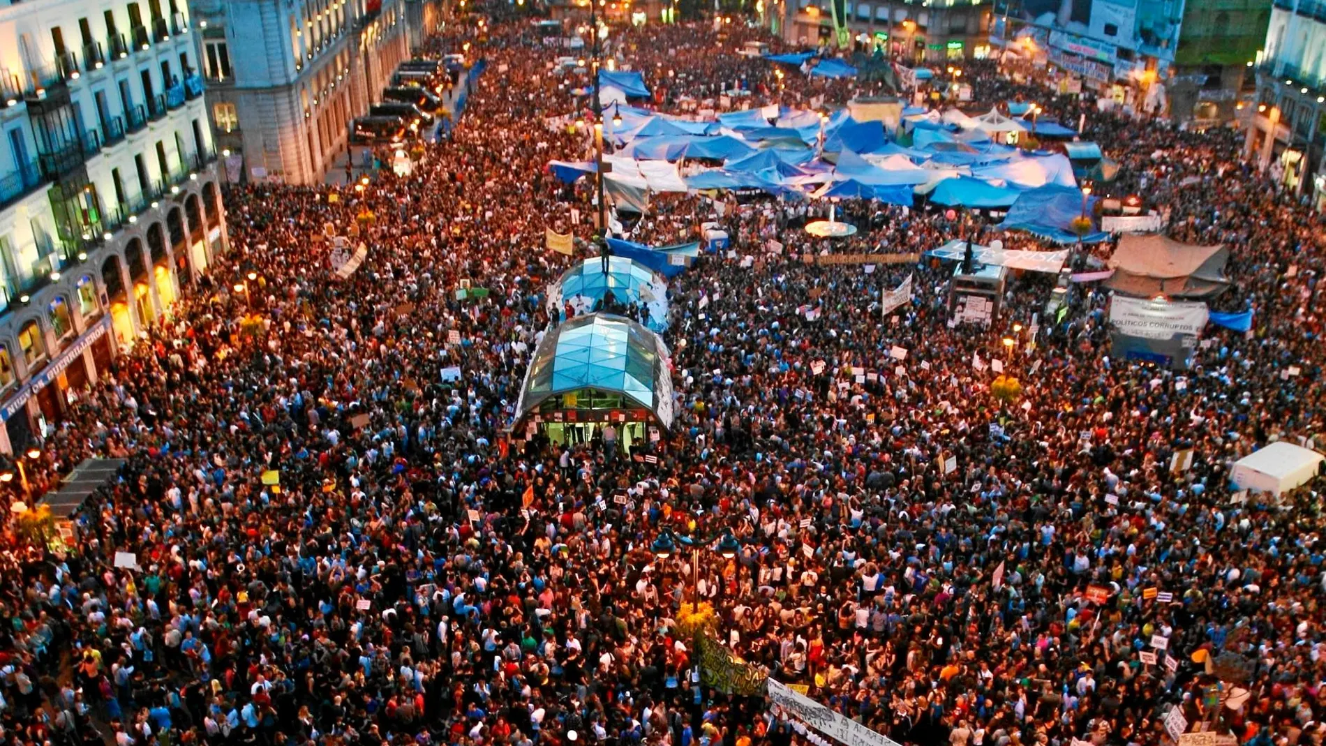 El movimiento del 15-M surgió en Sol tras una manifestación convocada por distintos colectivos el 15 de mayo de 2011