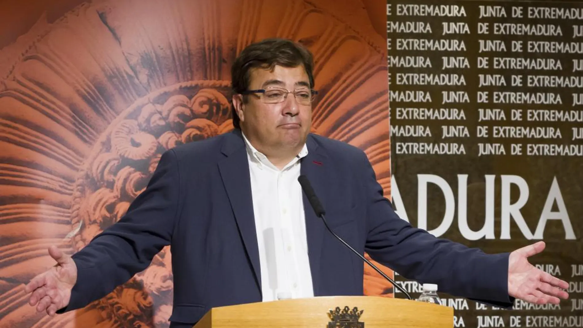 Guillermo Fernández Vara, durante la rueda de prensa que ha ofrecido hoy para hacer balance del Festival de Teatro Clásico de Mérida.