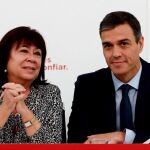 Pedro Sánchez, junto a la presidenta del PSOE Cristina Narbona (i) durante la reunión de la Ejecutiva del PSOE.- EFE/Mariscal