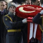 Erdogan asistió ayer a una ofrenda floral en la Tumba del soldado desconocido tras una reunión con su homólogo ruso, Vladimir Putin, en Moscú