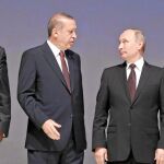 El presidente turco, Recep Tayyip Erdogan, flanqueado por Nicolás Maduro, Vladimir Putin e Ilham Aliyev, ayer en Ankara