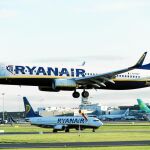 La aerolínea irlandesa ya ha sufrido este año dos huelgas de sus tripulantes de cabina, que amenazan con una tercera. En la imagen, el aeropuerto de Dublín