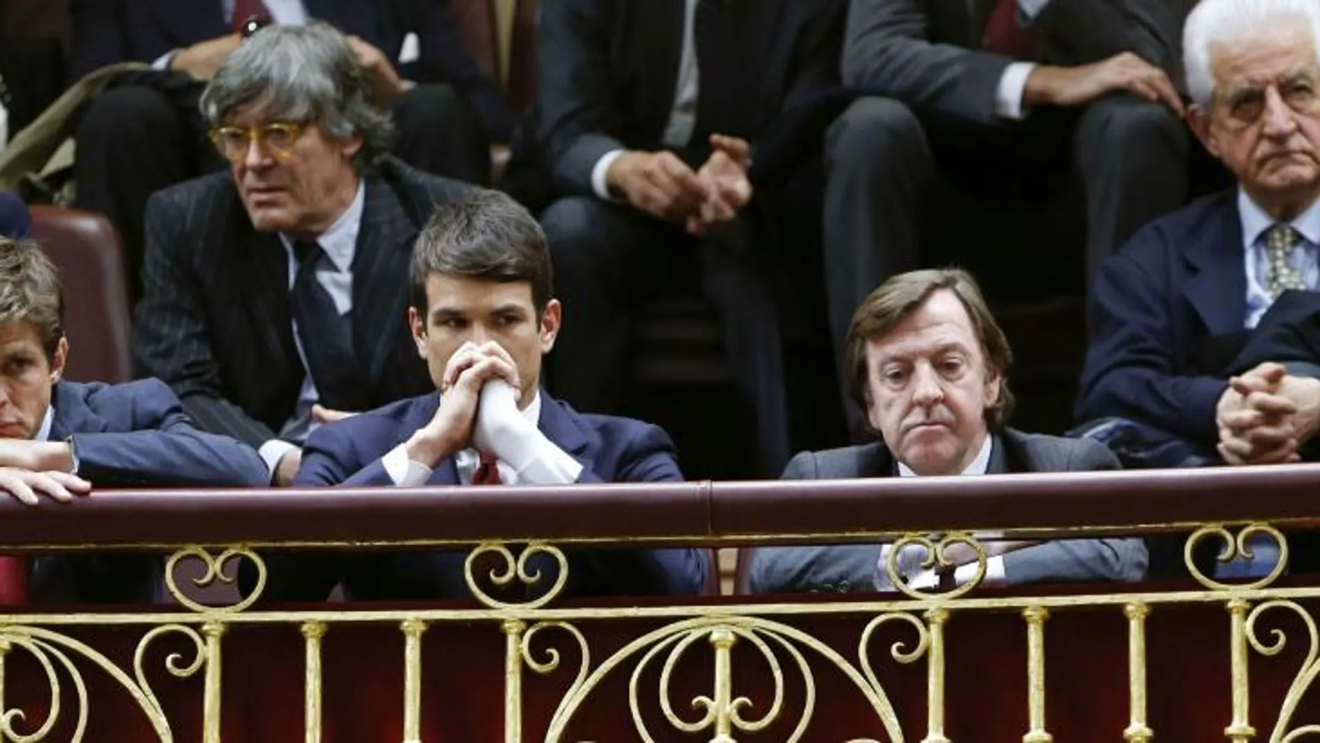 Los diestros Julián López "El Juli"y José María Manzanares, Curro Vázquez, y Santiago Martín "El Viti"asisten al pleno del Congreso