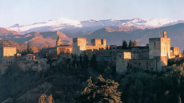 La Alhambra pagó 5.000 horas extras durante el verano por falta de personal