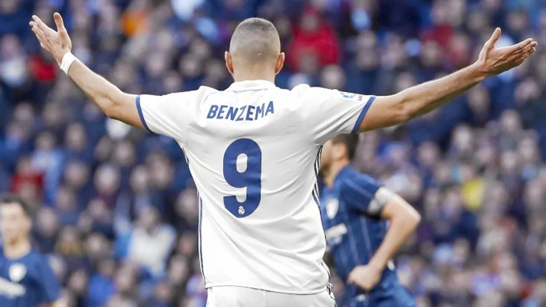 Karim Benzema gesticula durante el encuentro de la pasada jornada de Liga frente al Málaga