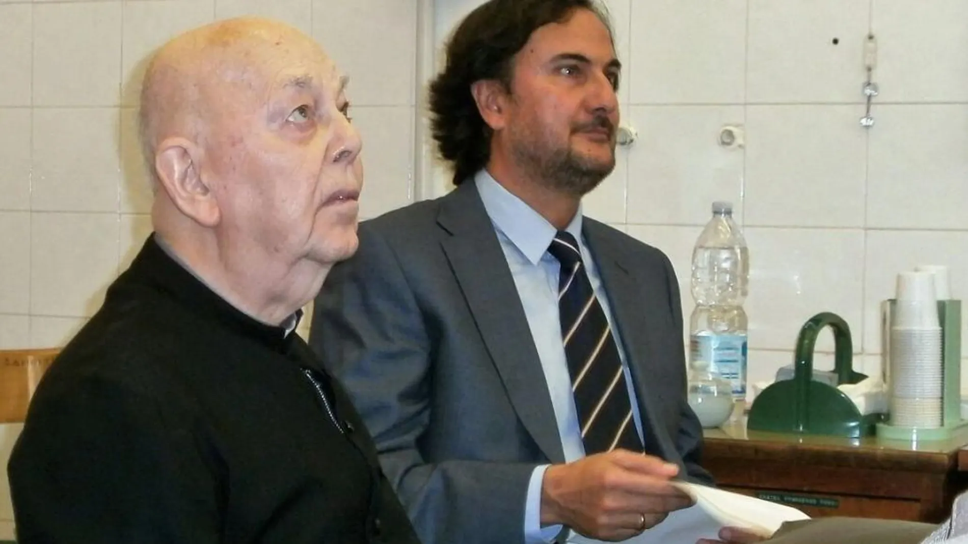 Gabriele Amorth (izda.) junto a José María Zavala durante la entrevista inédita que recoge el libro