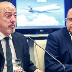 El presidente del Consorcio Aeropuerto de León y vicepresidente de la Diputación, Francisco Castañón, y el director Comercial de Air Nostrum, Juan Corral, presentan el balance del aeródromo leonés de 2018
